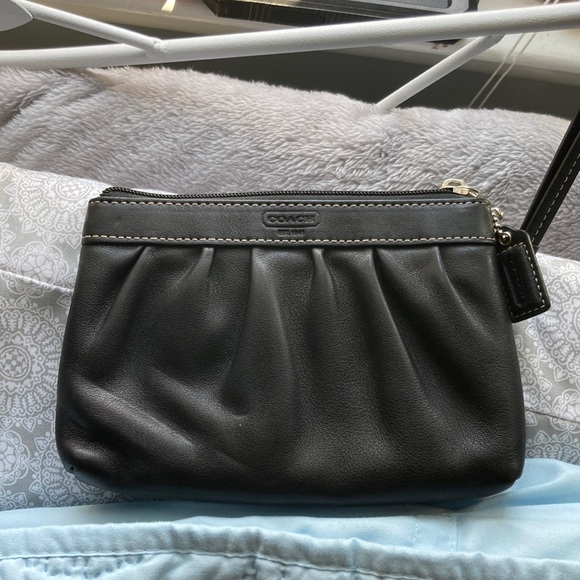 Handbags - Cute little coach purse!!